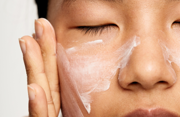 Hydrating serum dropper for sensitive skin repair